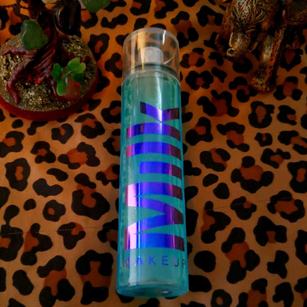 Milk Makeup hydro-grip setting spray +refreshing